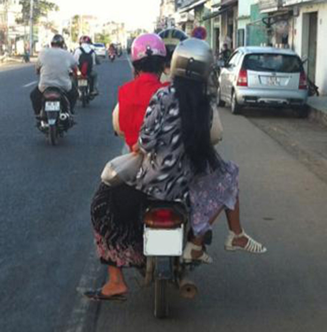 Mỗi người mộ bên xe mới cân bằng.