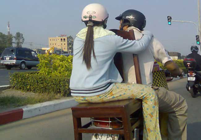 Ngồi ghế này thoải mái hơn yên xe nhiều.