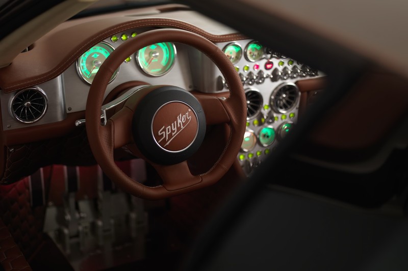 Hút hồn với vẻ đẹp khó cưỡng của Spyker C8 Preliator - 6