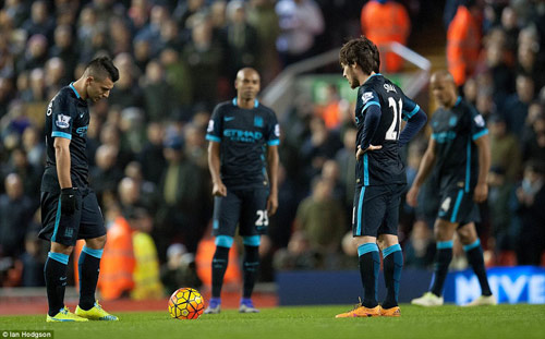 Pep có thể "lật kèo" nếu Man City mất vé dự cúp C1 - 2