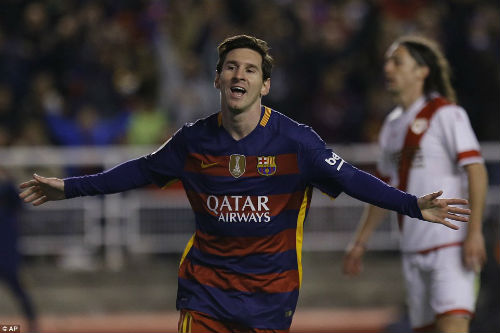 Barca: Đừng mắc sai lầm khi đối mặt Messi - 1