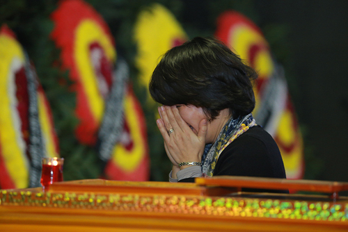 Nước mắt sao Việt "ngập" đám tang nhạc sĩ Lương Minh - 7