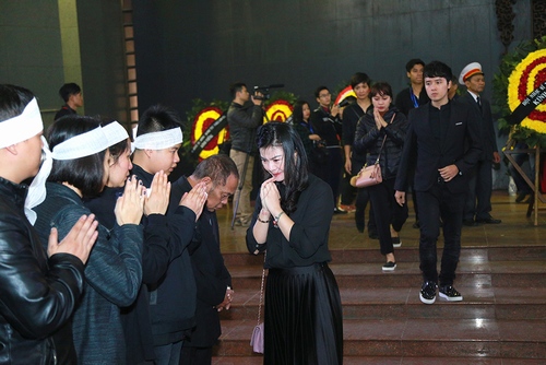 Nước mắt sao Việt "ngập" đám tang nhạc sĩ Lương Minh - 6