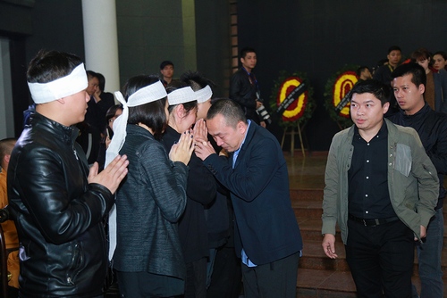 Nước mắt sao Việt "ngập" đám tang nhạc sĩ Lương Minh - 13