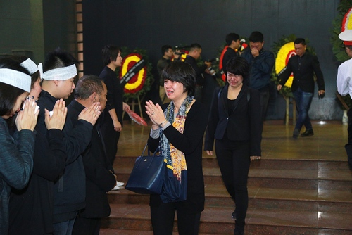 Nước mắt sao Việt "ngập" đám tang nhạc sĩ Lương Minh - 8