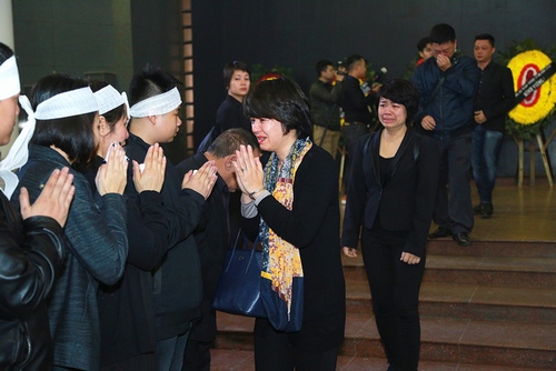 Nước mắt sao Việt "ngập" đám tang nhạc sĩ Lương Minh - 9