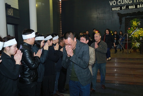 Nước mắt sao Việt "ngập" đám tang nhạc sĩ Lương Minh - 5