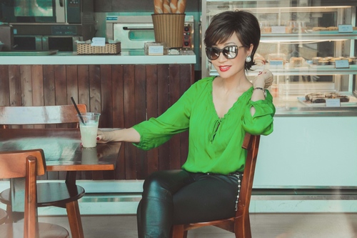 Khánh Hà tuổi 64 vẫn đẹp mặn mà, tươi trẻ - 2