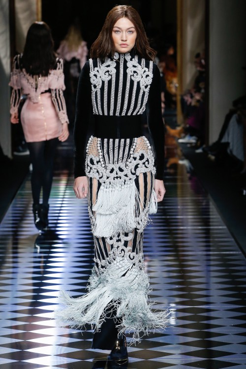 Ngây ngất trong đại tiệc nhan sắc tại show Balmain - 4
