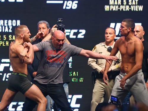 Đối thủ chửi bới, "Gã điên UFC" đòi xử luôn - 1