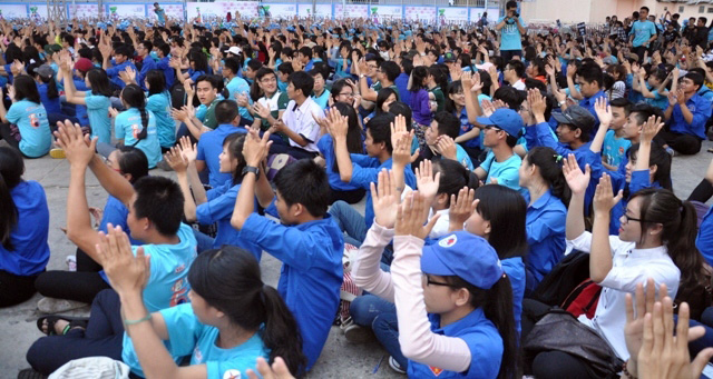 Hàng ngàn bạn trẻ Sài Gòn hưởng ứng Giờ Trái Đất 2016 - 2