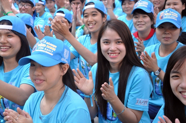 Hàng ngàn bạn trẻ Sài Gòn hưởng ứng Giờ Trái Đất 2016 - 3