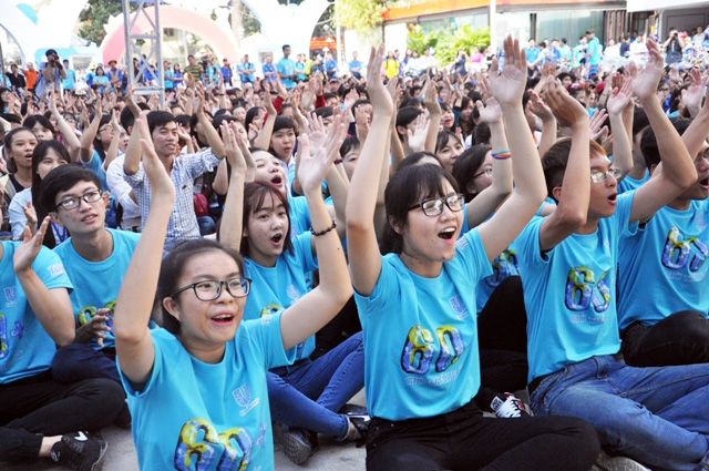 Hàng ngàn bạn trẻ Sài Gòn hưởng ứng Giờ Trái Đất 2016 - 1