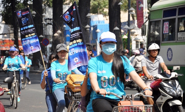 Hàng ngàn bạn trẻ Sài Gòn hưởng ứng Giờ Trái Đất 2016 - 7