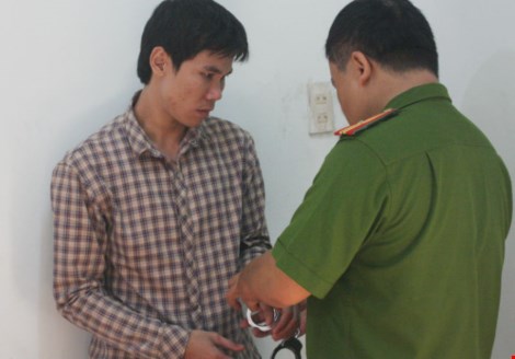 Cảnh sát “dỏm” sử dụng ma túy đá trong nhà nghỉ - 2