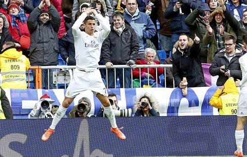 Tin HOT tối 6/3: Săn Ighalo, MU vượt mặt Arsenal - 2