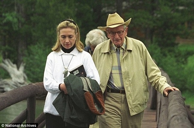 Tài liệu mật về UFO Mỹ có thể được bà Clinton công bố - 2