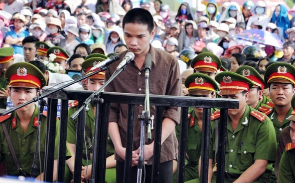 Thảm sát Bình Phước: Vũ Văn Tiến khóc, xin lỗi mẹ - 1