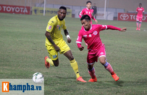 "So găng" derby Hà Nội, Thanh Hào nhập viện khẩn cấp - 1