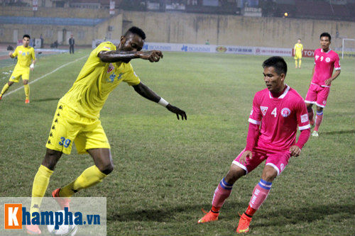 "So găng" derby Hà Nội, Thanh Hào nhập viện khẩn cấp - 9