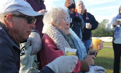 Cụ bà từ chối điều trị ung thư để đi du lịch khắp nơi - 2