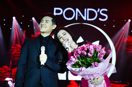 Ông Cao Thắng dành tặng bất ngờ cho Đông Nhi ngay trên sân khấu! - 3