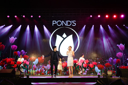 Ông Cao Thắng dành tặng bất ngờ cho Đông Nhi ngay trên sân khấu! - 4