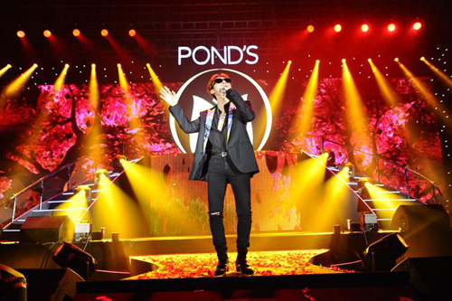 Ông Cao Thắng dành tặng bất ngờ cho Đông Nhi ngay trên sân khấu! - 5