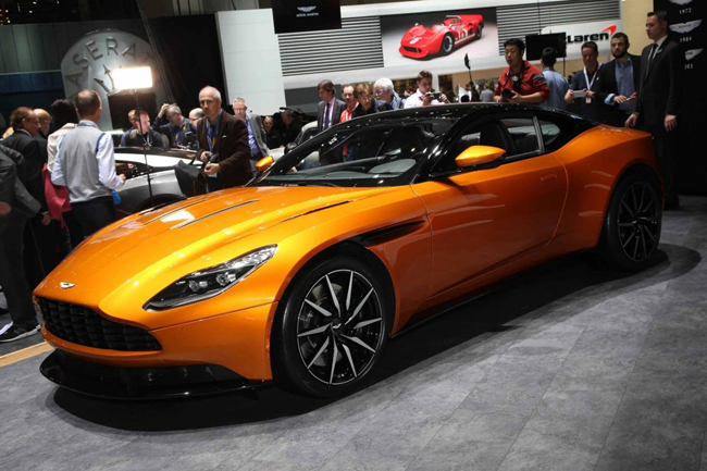 Hãng xe Anh quốc vừa chính thức ra mắt thế giới chiếc Aston Martin DB11 tại triển làm Geneva Motor Show sau quãng thời gian dài chờ đợi.