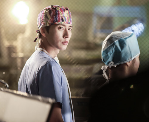 Loạt mỹ nam Hàn "đột nhiên ác" khiến fan ngạc nhiên - 4