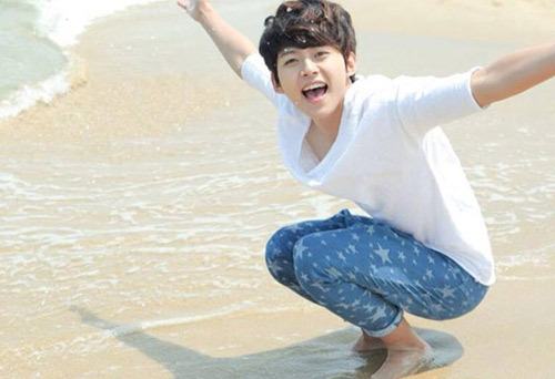 Loạt mỹ nam Hàn "đột nhiên ác" khiến fan ngạc nhiên - 5