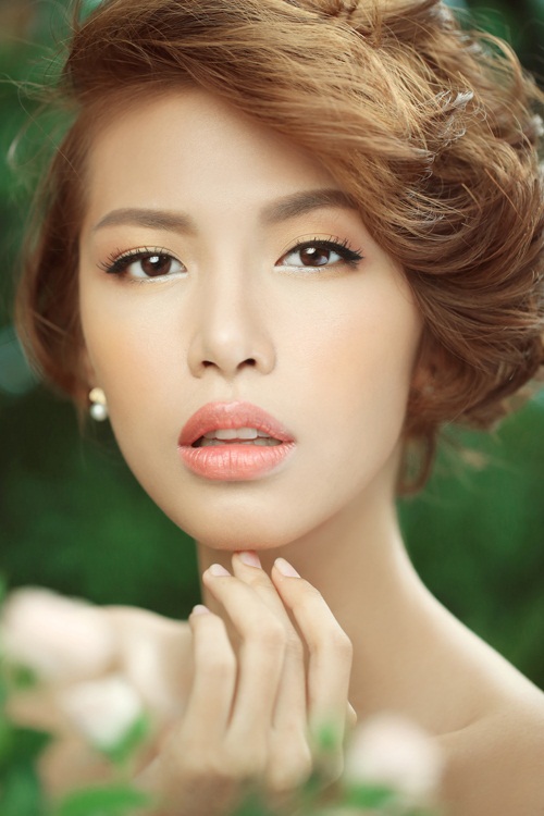 Những phong cách trang điểm đẹp mê hồn của Minh Tú - 7