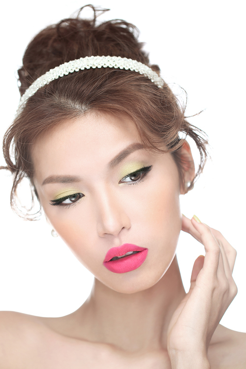 Những phong cách trang điểm đẹp mê hồn của Minh Tú - 9