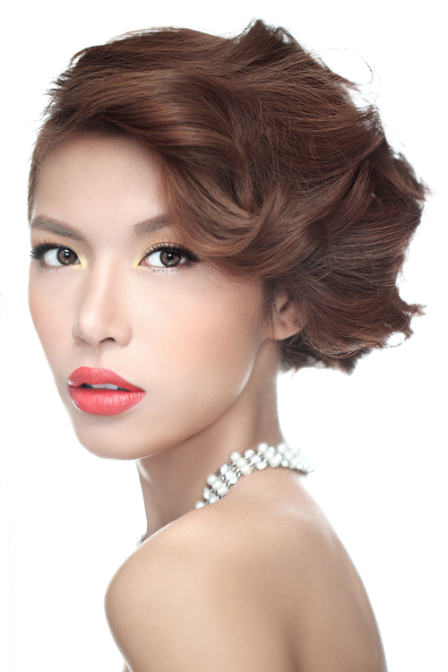 Những phong cách trang điểm đẹp mê hồn của Minh Tú - 11