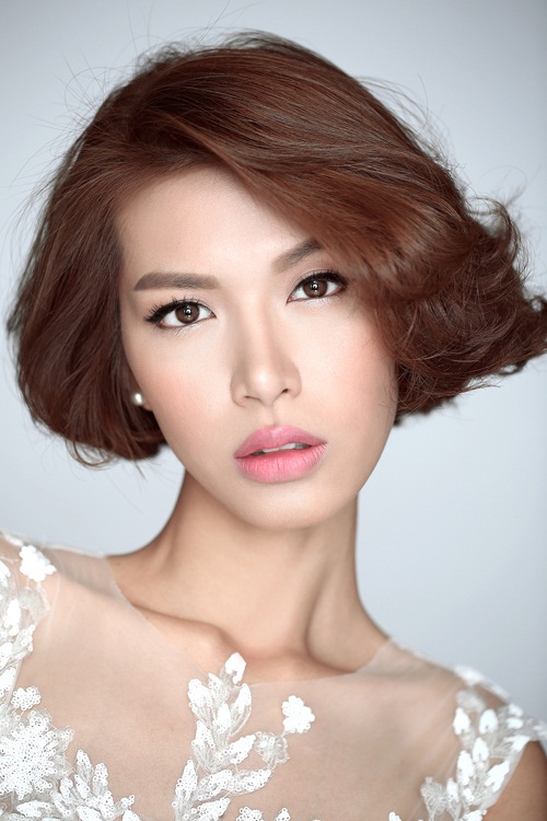 Những phong cách trang điểm đẹp mê hồn của Minh Tú - 10