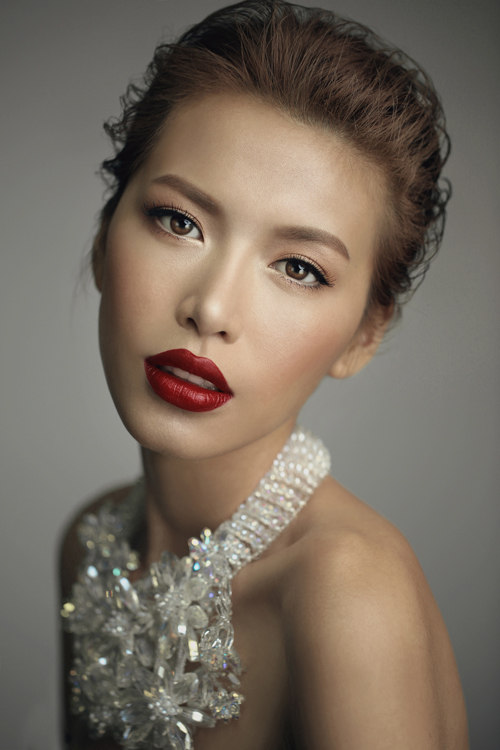 Những phong cách trang điểm đẹp mê hồn của Minh Tú - 15