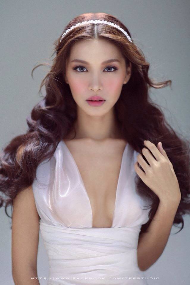 Những phong cách trang điểm đẹp mê hồn của Minh Tú - 2