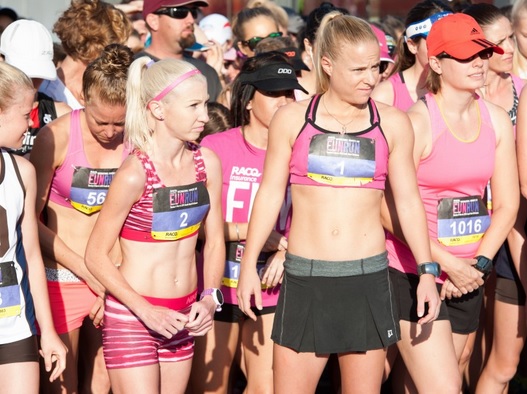 Úc: Chục ngàn “bóng hồng” chạy gây quỹ ung thư vú ngày 8.3 - 1