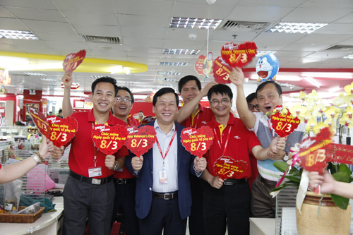 Vietjet lại gây sốt với các chàng trai dễ thương nhân ngày 8/3 - 3