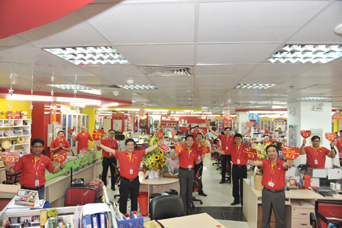 Vietjet lại gây sốt với các chàng trai dễ thương nhân ngày 8/3 - 5