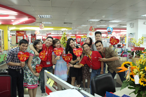 Vietjet lại gây sốt với các chàng trai dễ thương nhân ngày 8/3 - 8