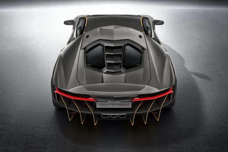 Siêu phẩm Lamborghini Centenario ngoại hình &#34;dữ dằn&#34;, giá &#34;siêu khủng&#34; - 3