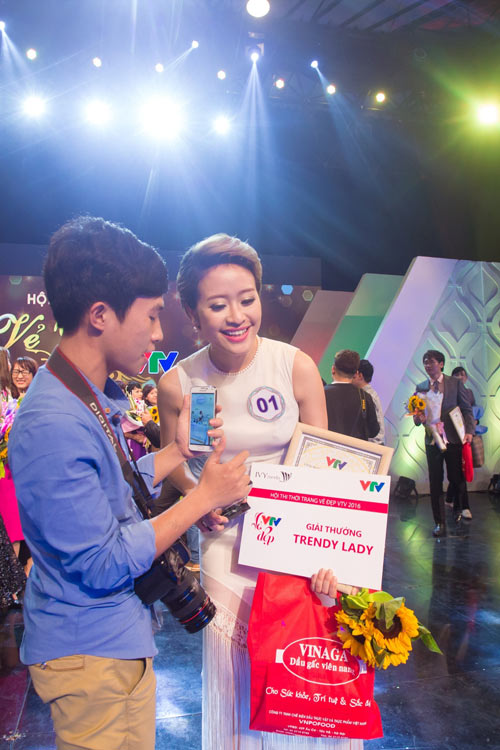 "Vẻ đẹp VTV": MC Trúc Mai, Phí Thùy Linh dành giải thưởng của IVY moda - 3