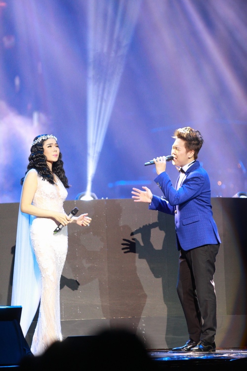 Bạn gái xinh đẹp đến ủng hộ Lê Hiếu - 7