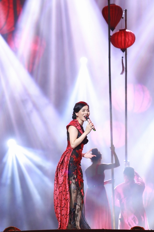 Bạn gái xinh đẹp đến ủng hộ Lê Hiếu - 11