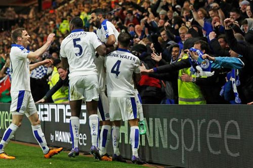 Nghe lời vợ, fan rút tiền sớm cửa Leicester vô địch - 1