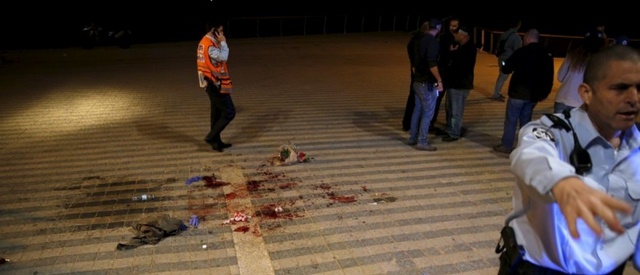 Israel: Tự rút dao khỏi cổ đâm chết kẻ khủng bố - 1