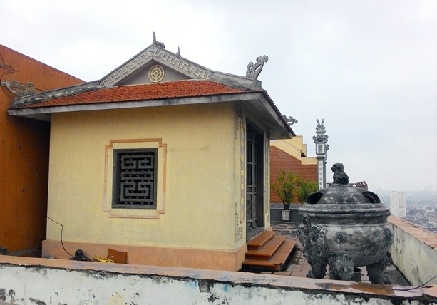 Cận cảnh những ngôi chùa trên nóc chung cư ở Thủ đô - 2