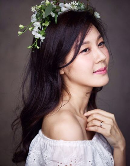 Kim Ha Neul quá trẻ đẹp so với tuổi 38 trong ảnh cưới - 1