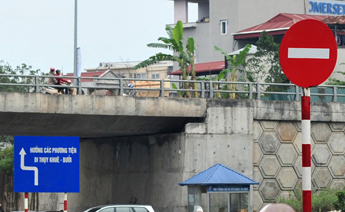 HN: Đường mới thông bỏ không, dân vô tư đi ngược chiều - 5
